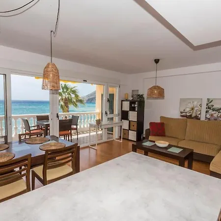 Castillo Beachfront Seaviews Apartment La Herradura (Granada)